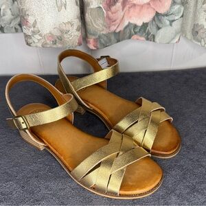 Penelope Chilvers Shepherdess Ankle Strap
Sandals Gold Metallic Leather US 40